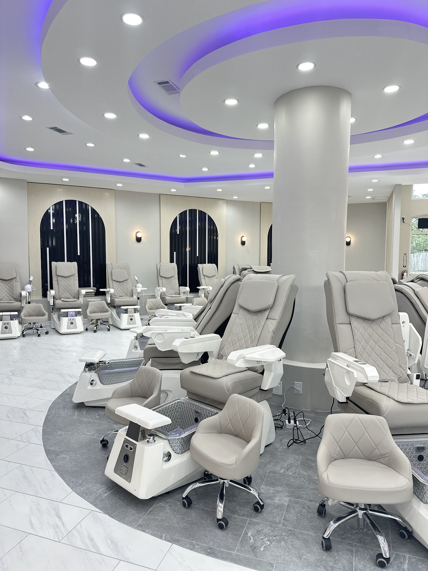Luxia Summerville pedicure area with violet LED curved ceiling